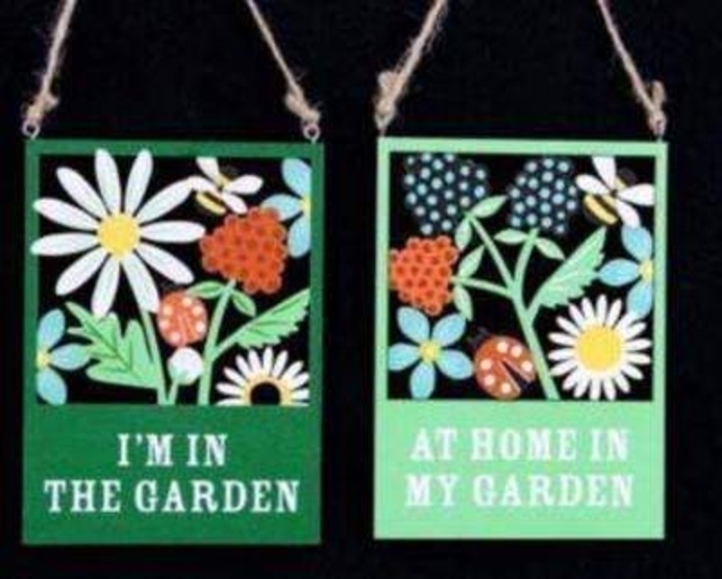 Choice of 2 painted wooden fret decorations Signs by Gisela Graham. Part of the kitchen garden range. Choice of 2 'I'm in the garden' and 'At home in the Garden'. If preference please specify when ordering. Great additional gift for gardeners Size 11x